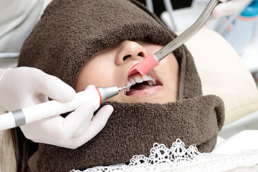 フロスをしないと死ぬ！？歯周病を予防するデンタルフロスの必要性とは？