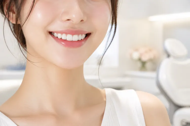 白い歯に映える自然な血色リップ